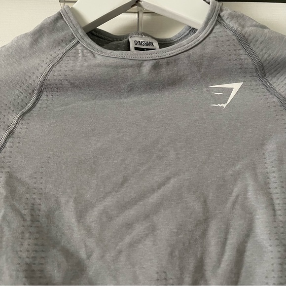 GymShark VITAL SEAMLESS 2.0 CROP TOP in Dolphin Gray - Picture 9 of 10